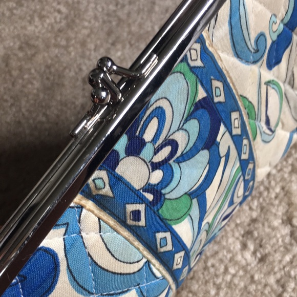 Vera Bradley clutch - Picture 3 of 6